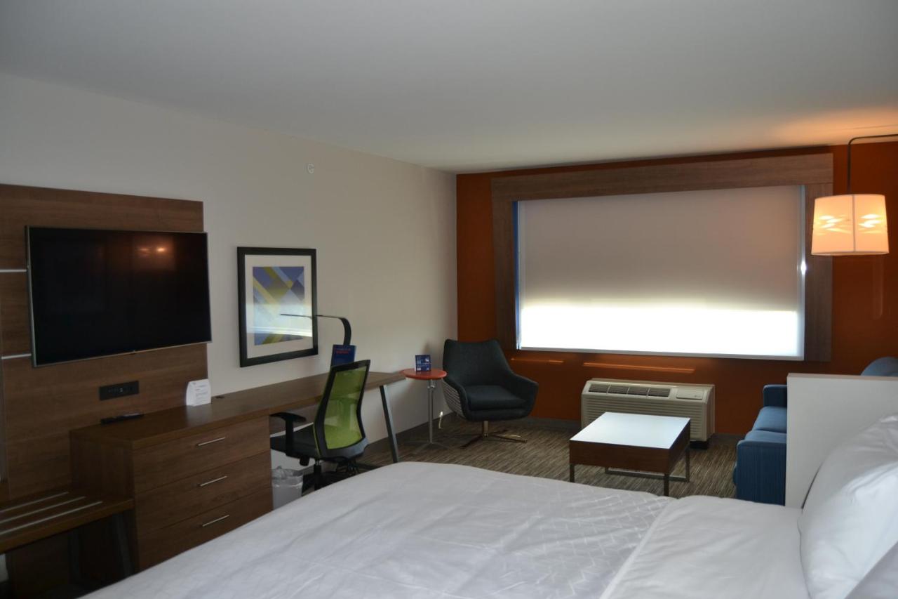 King Suite - Non-Smoking at Holiday Inn Express & Suites Goodlettsville N - Nashville by IHG