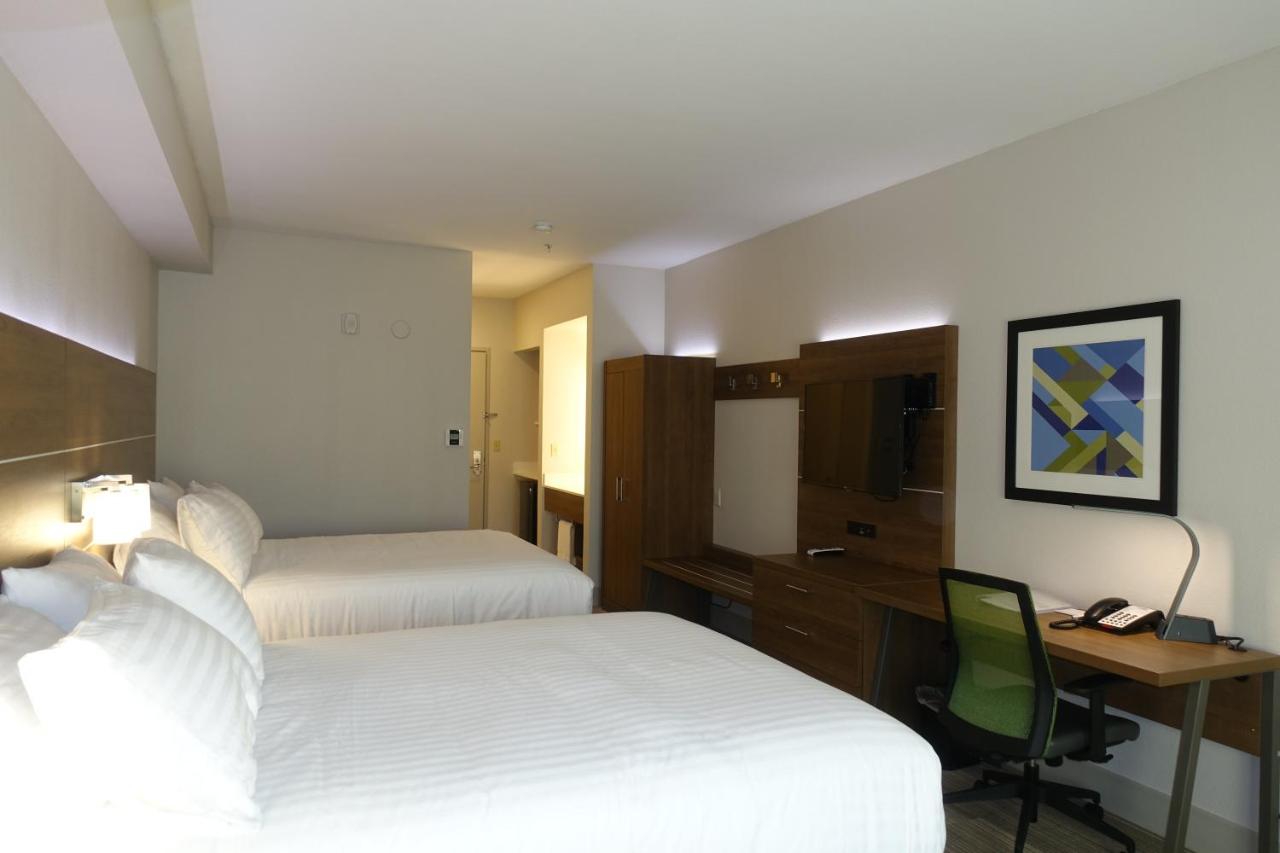 Queen Room with Two Queen Beds - Disability Access at Holiday Inn Express & Suites Brentwood by IHG