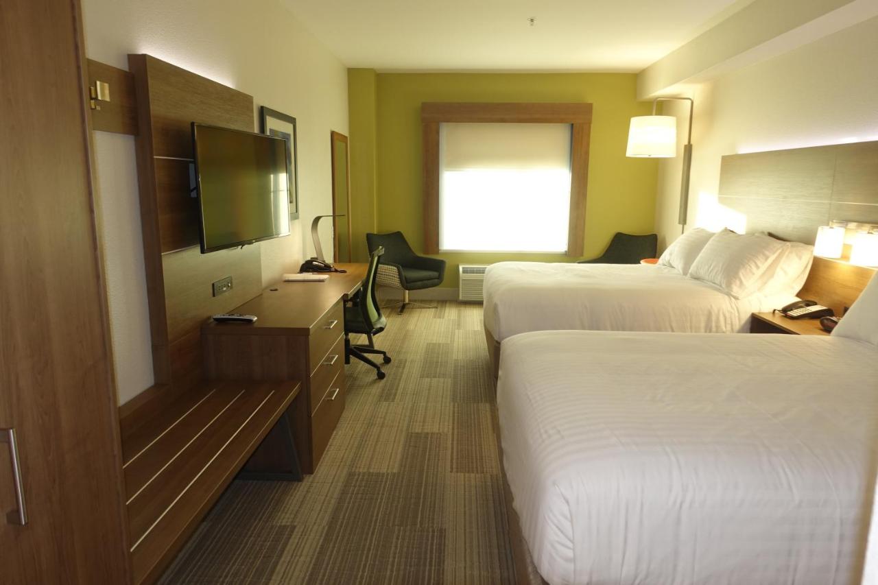 Queen Room with Two Queen Beds - Disability Access at Holiday Inn Express & Suites Brentwood by IHG