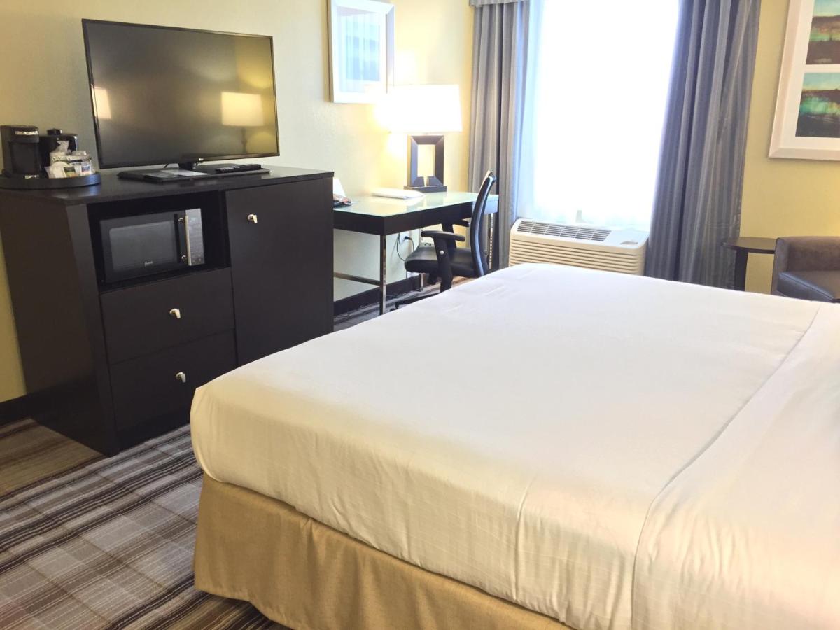 King room - Disability Access Hearing Accessible at Holiday Inn Express Chicago NW - Arlington Heights by IHG