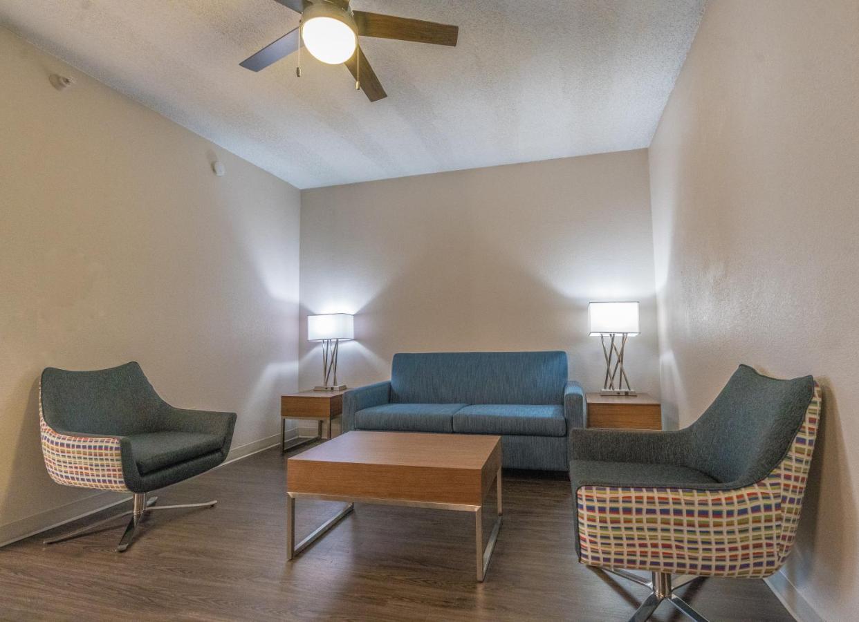 Executive King Suite at Holiday Inn Express & Suites Nashville - Brentwood I-65 by IHG