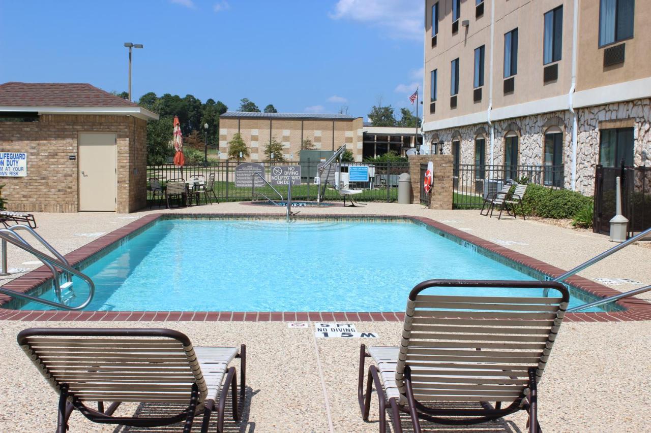 | Holiday Inn Express & Suites Center
