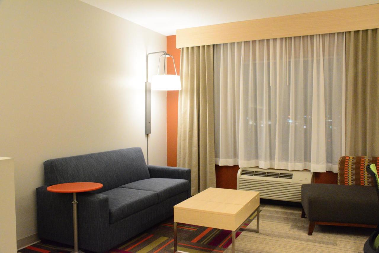 King Suite - Non-Smoking at Holiday Inn Express & Suites Lexington Park-California by IHG
