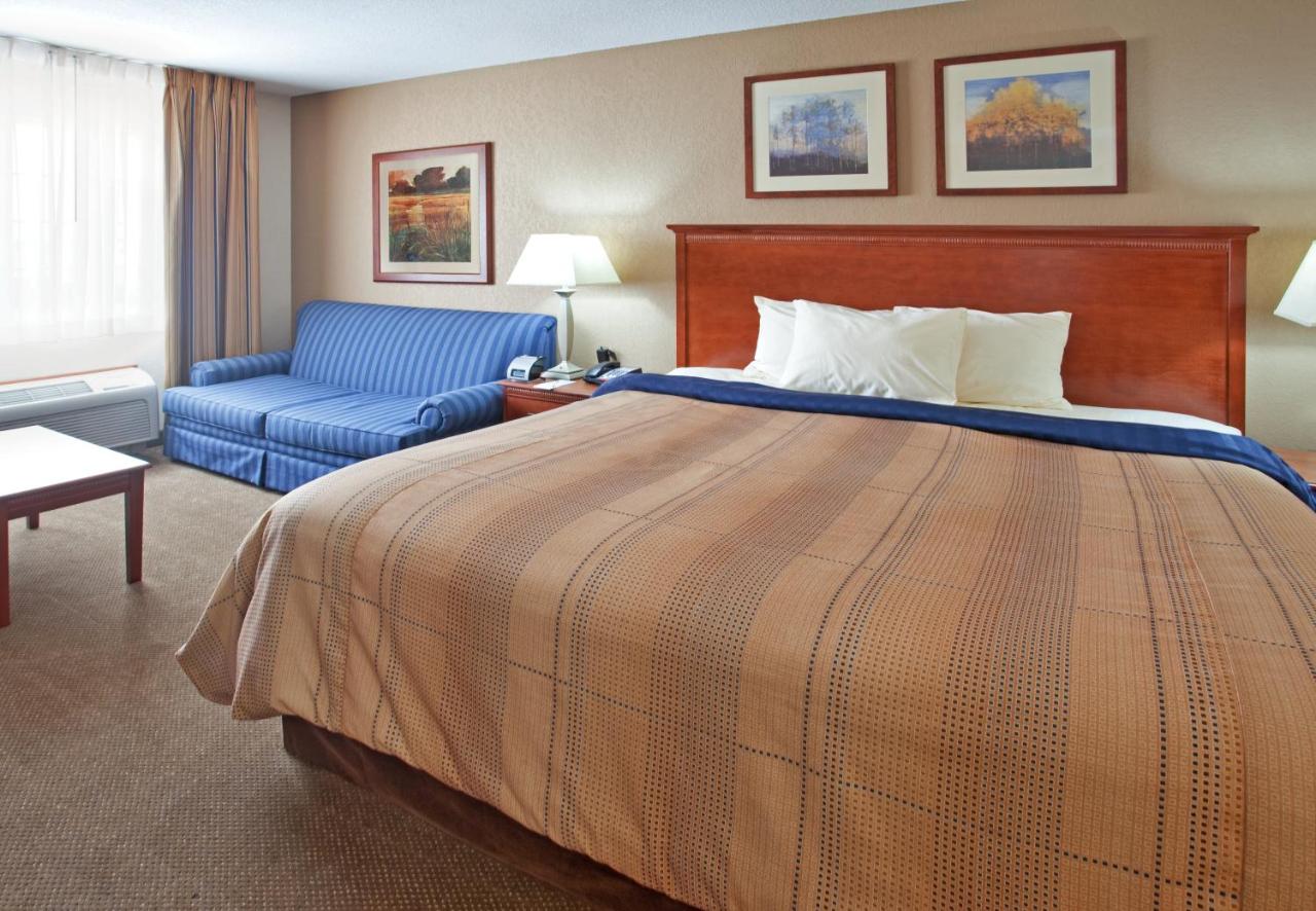Deluxe King Studio at Candlewood Suites Elgin, an IHG Hotel