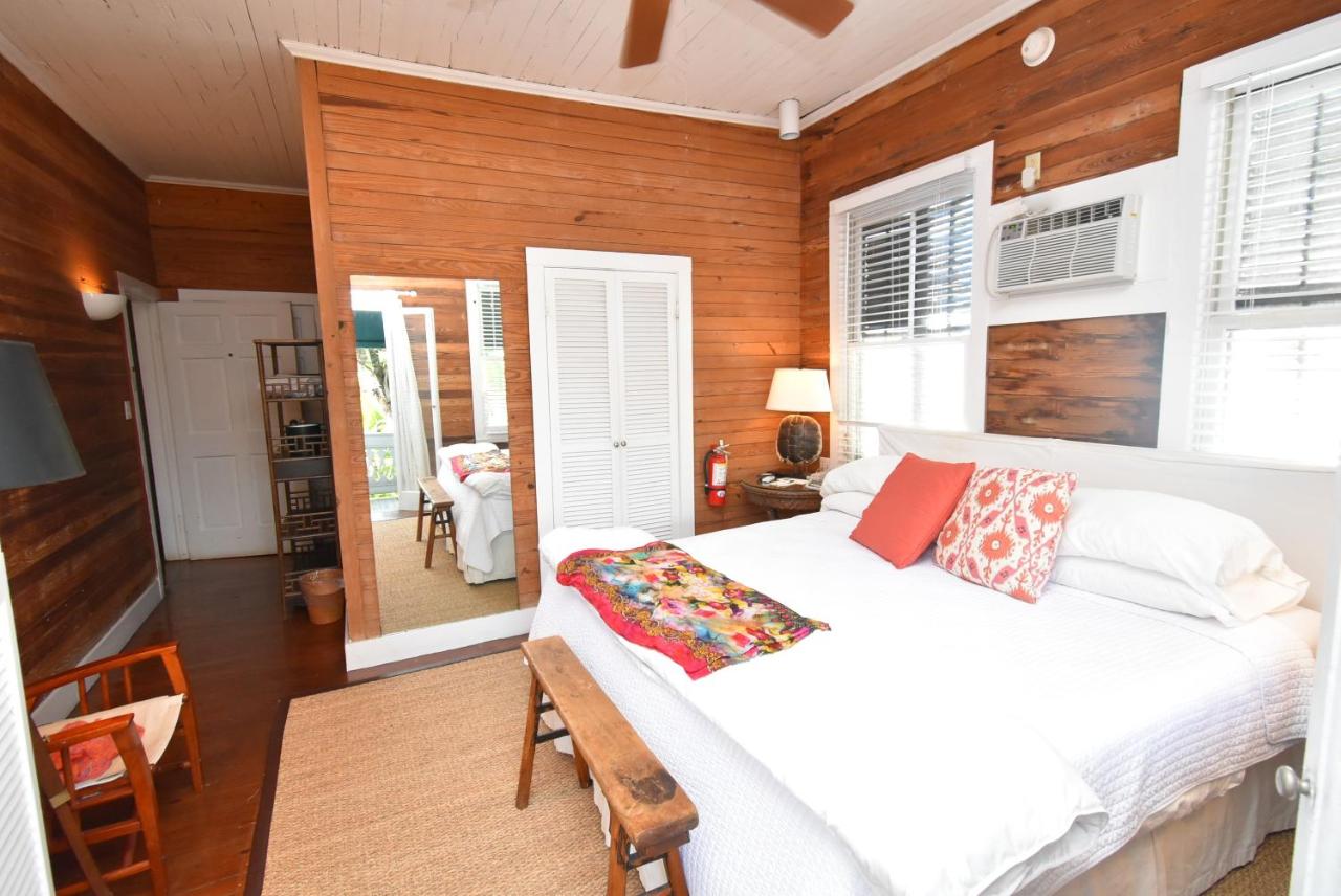 King Room B at Simonton Court Historic Inn & Cottages