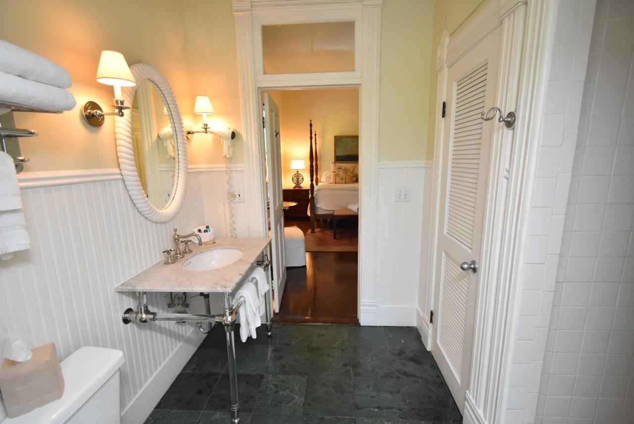 Deluxe Single Room B at Simonton Court Historic Inn & Cottages