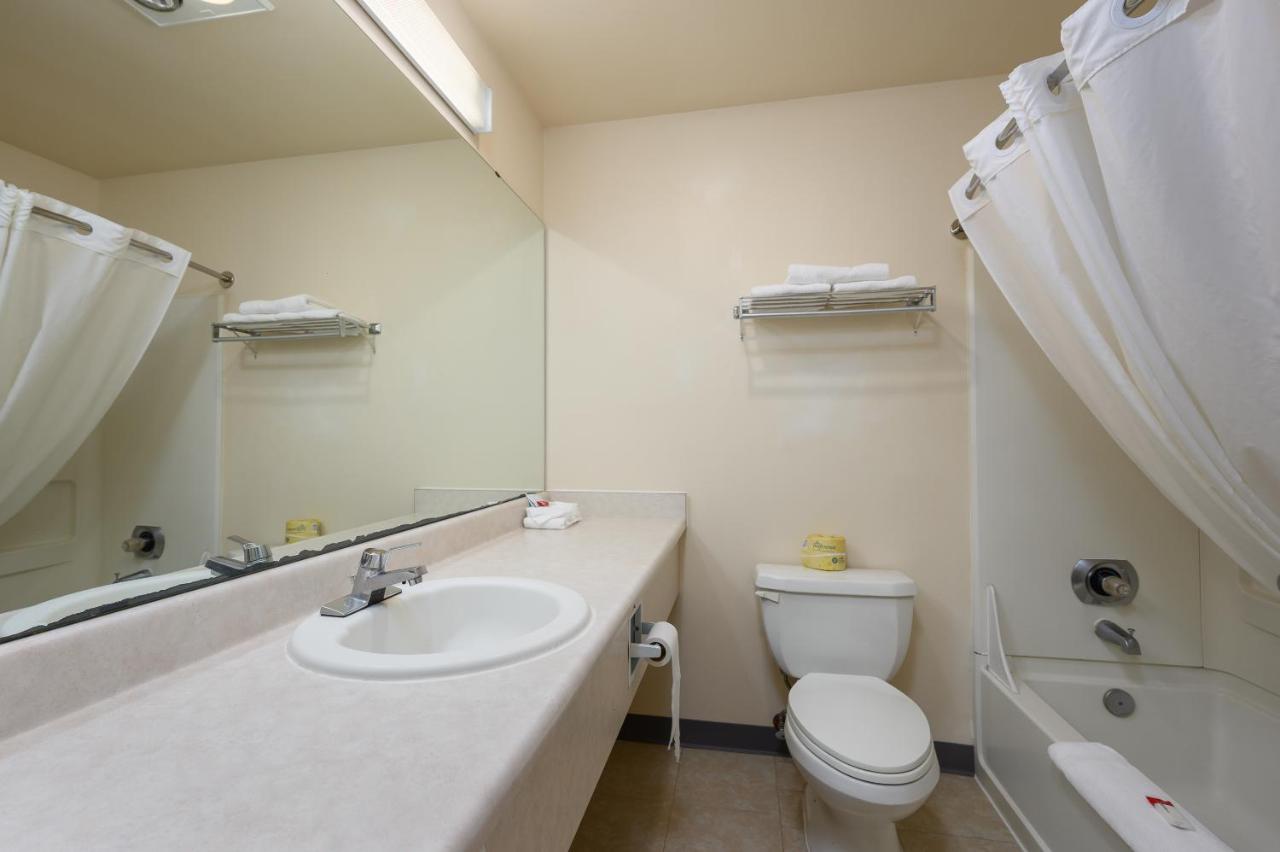 Queen Room at Three Rivers Inn