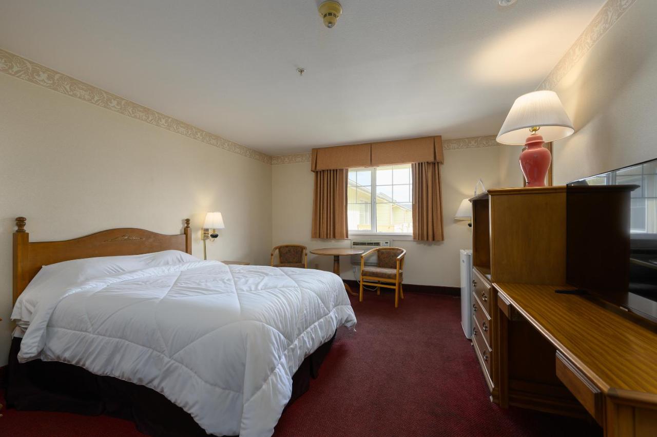 Queen Room at Three Rivers Inn