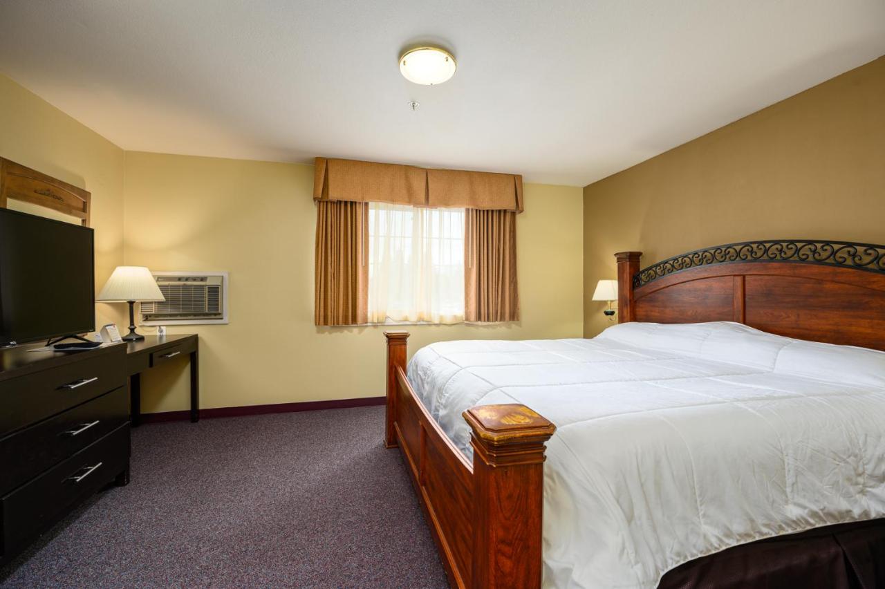 Deluxe King Suite at Three Rivers Inn
