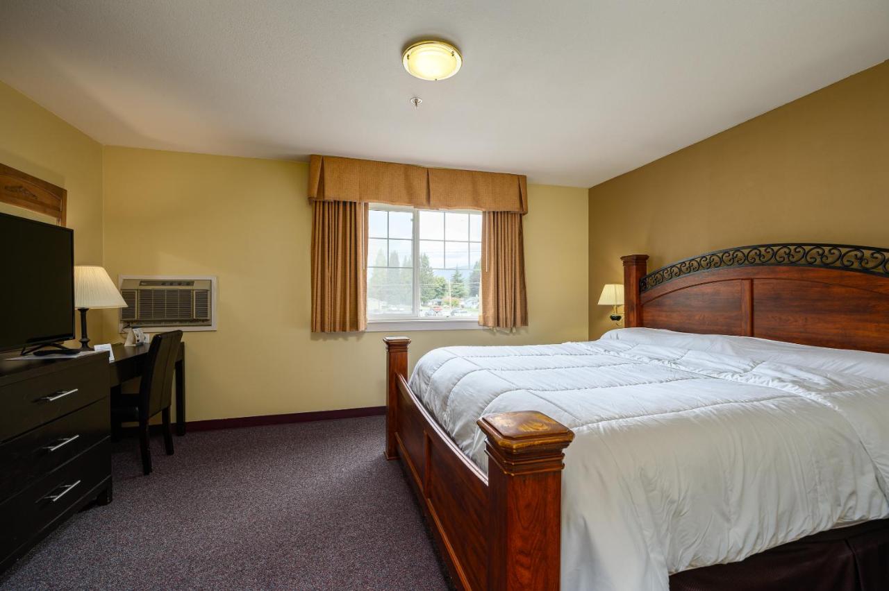 Deluxe King Suite at Three Rivers Inn