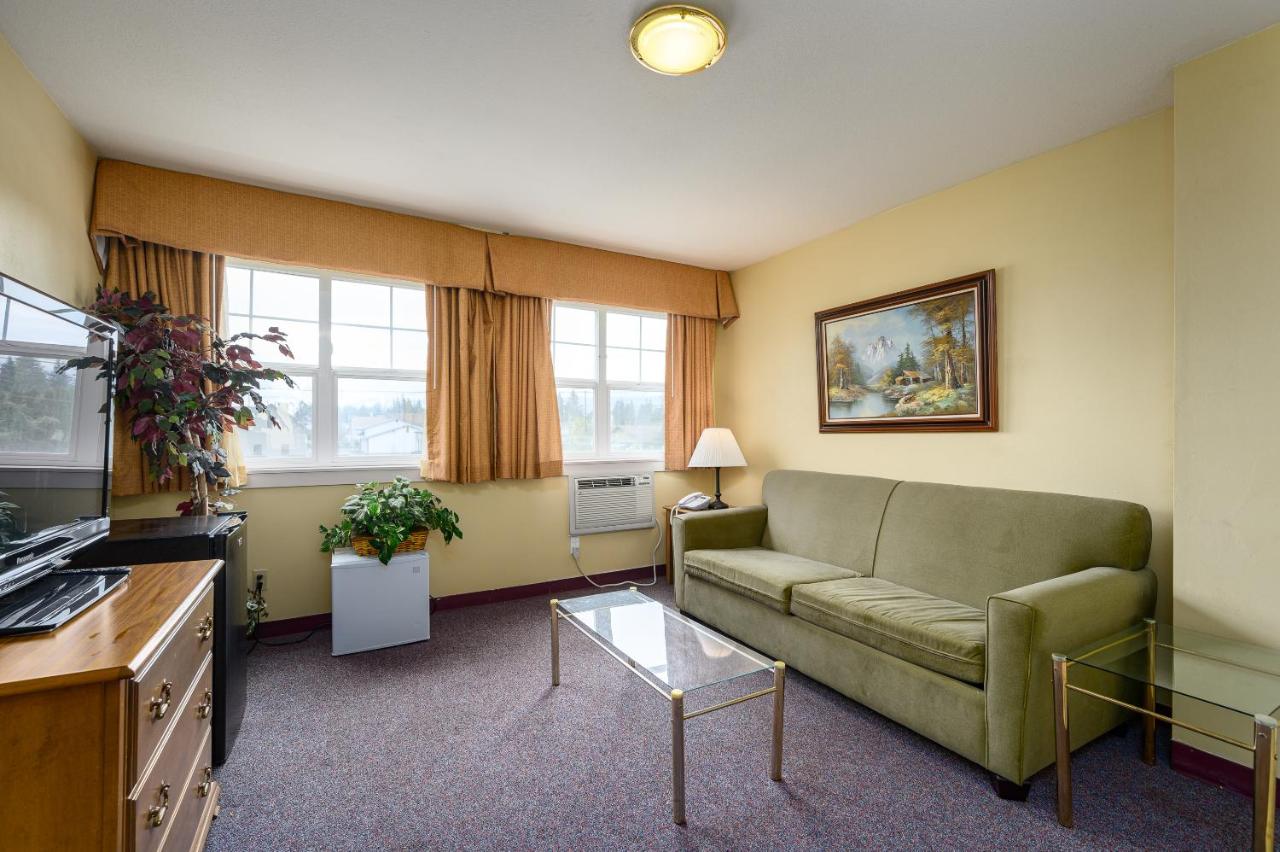 Deluxe King Suite at Three Rivers Inn