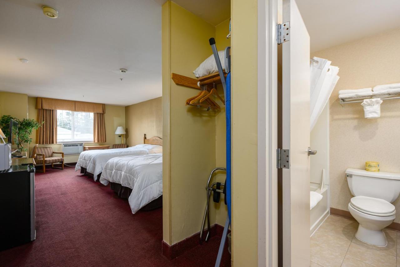 Deluxe Queen Suite at Three Rivers Inn
