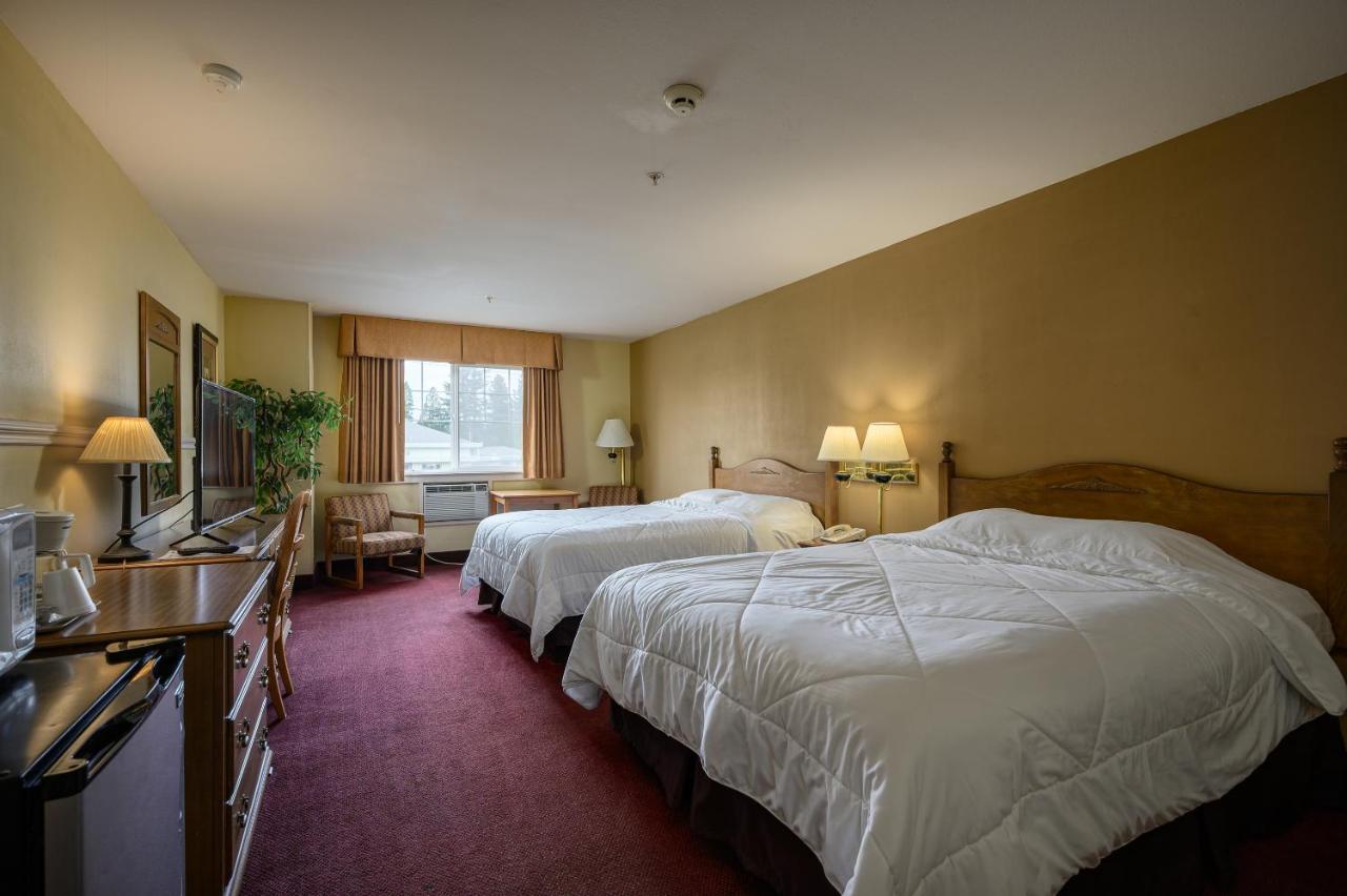 Deluxe Queen Suite at Three Rivers Inn