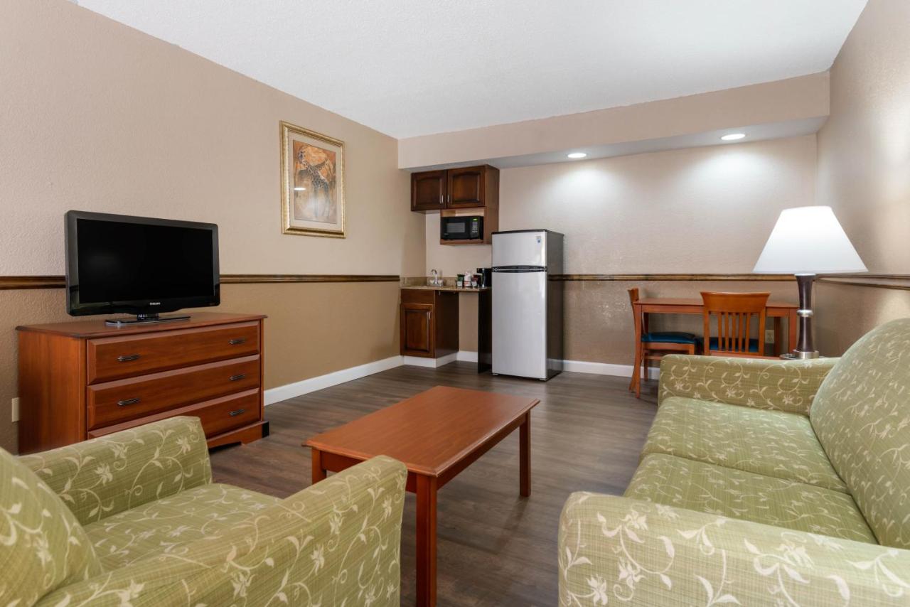Queen Suite with Sofa Bed - Non-Smoking at Quality Inn & Suites Conference Center