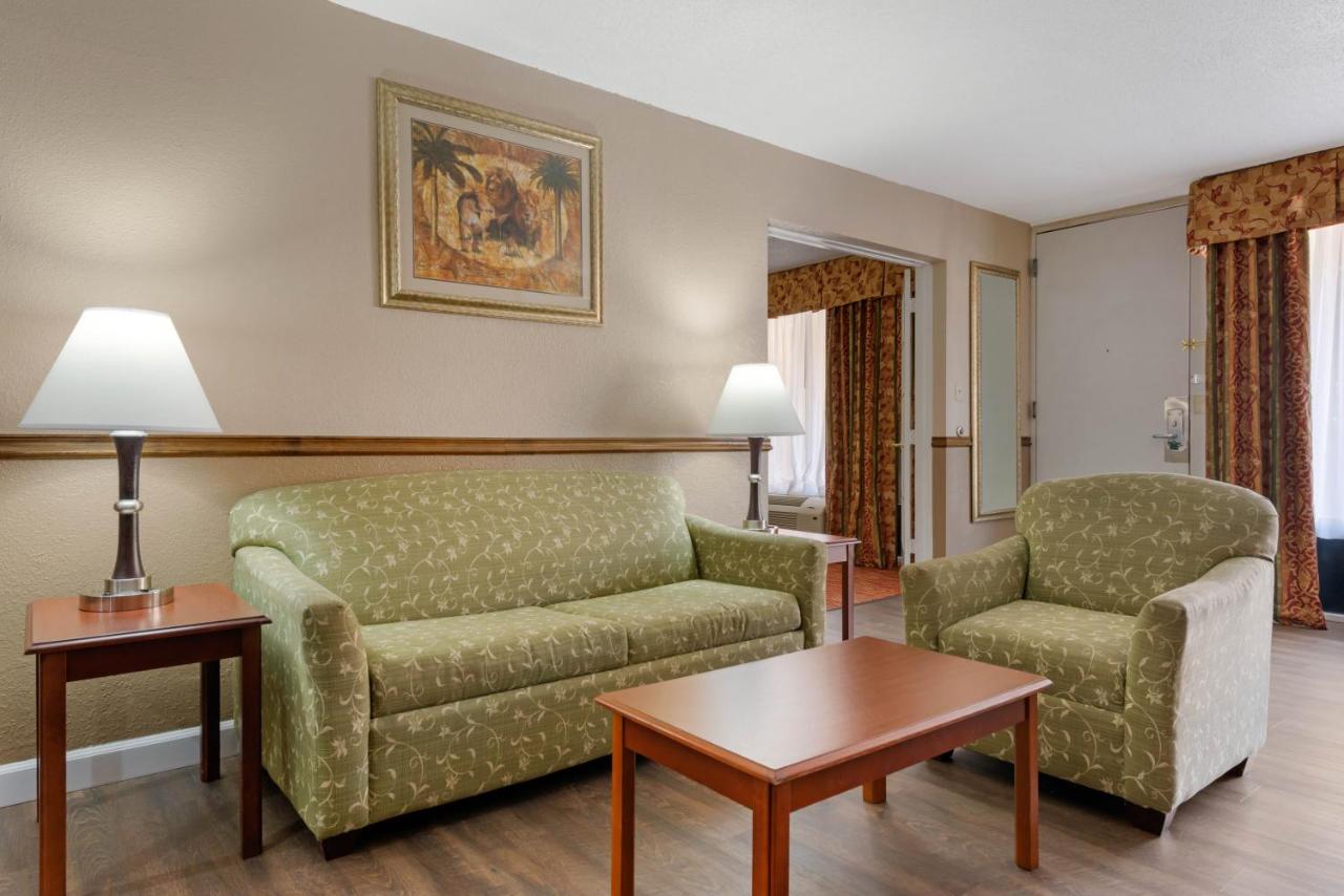 Queen Suite with Sofa Bed - Non-Smoking at Quality Inn & Suites Conference Center