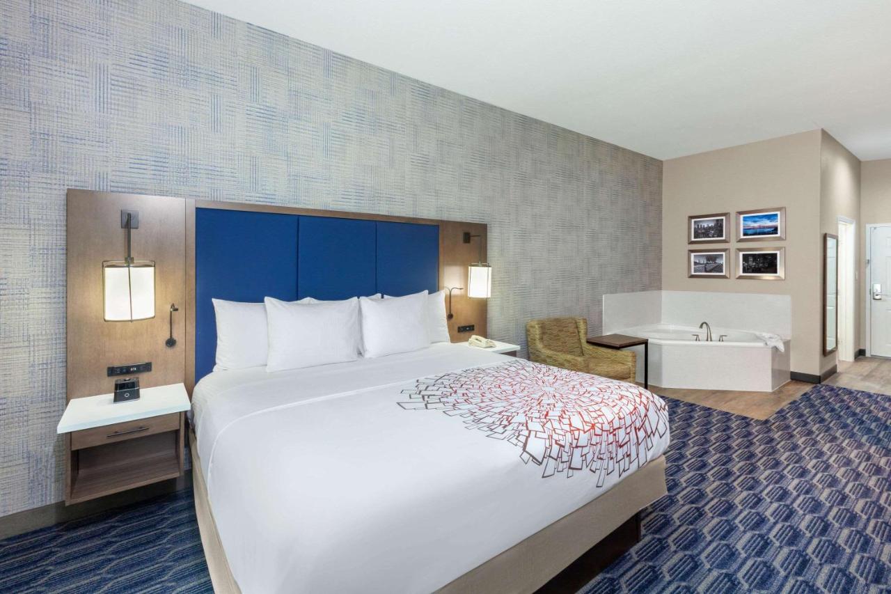 Deluxe King Room - Non-Smoking at La Quinta Inn & Suites by Wyndham Houston Channelview