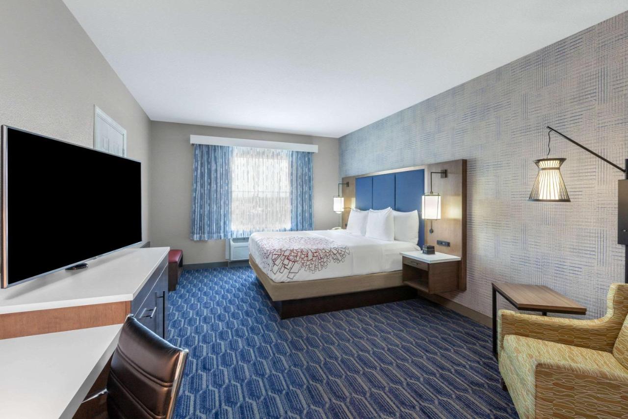 Standard King Room at La Quinta Inn & Suites by Wyndham Houston Channelview