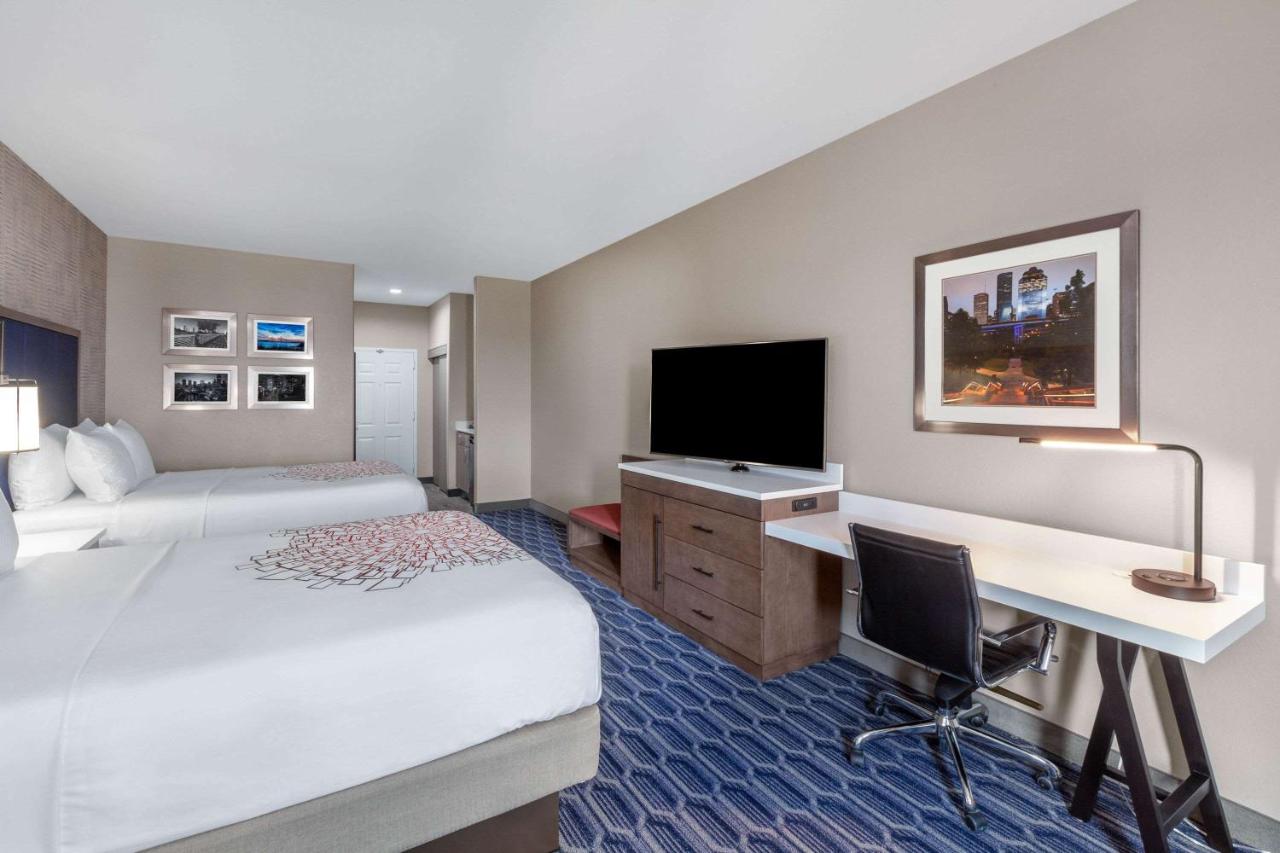 Standard Queen Room with Two Queen Beds at La Quinta Inn & Suites by Wyndham Houston Channelview