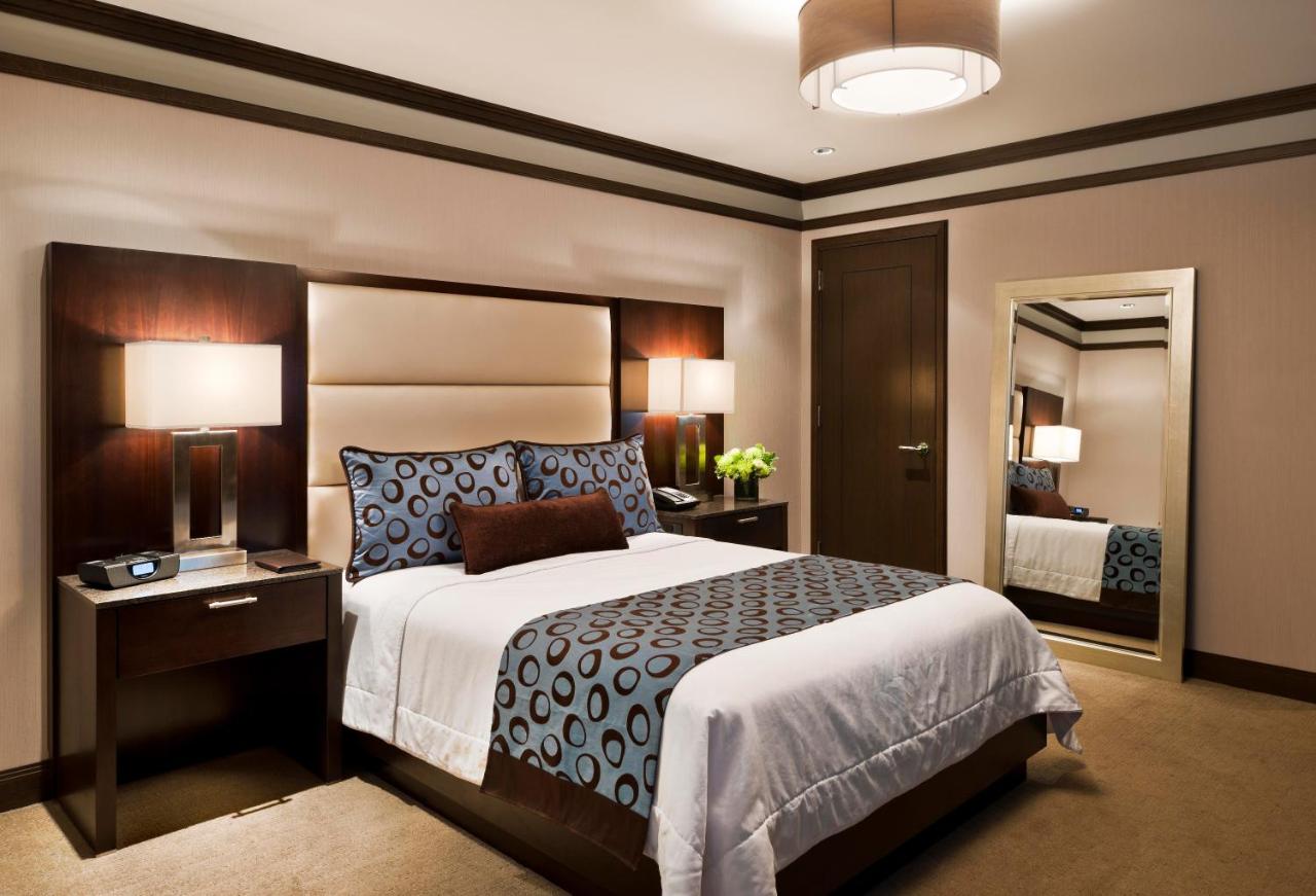 Deluxe Queen Room at The Pearl New York