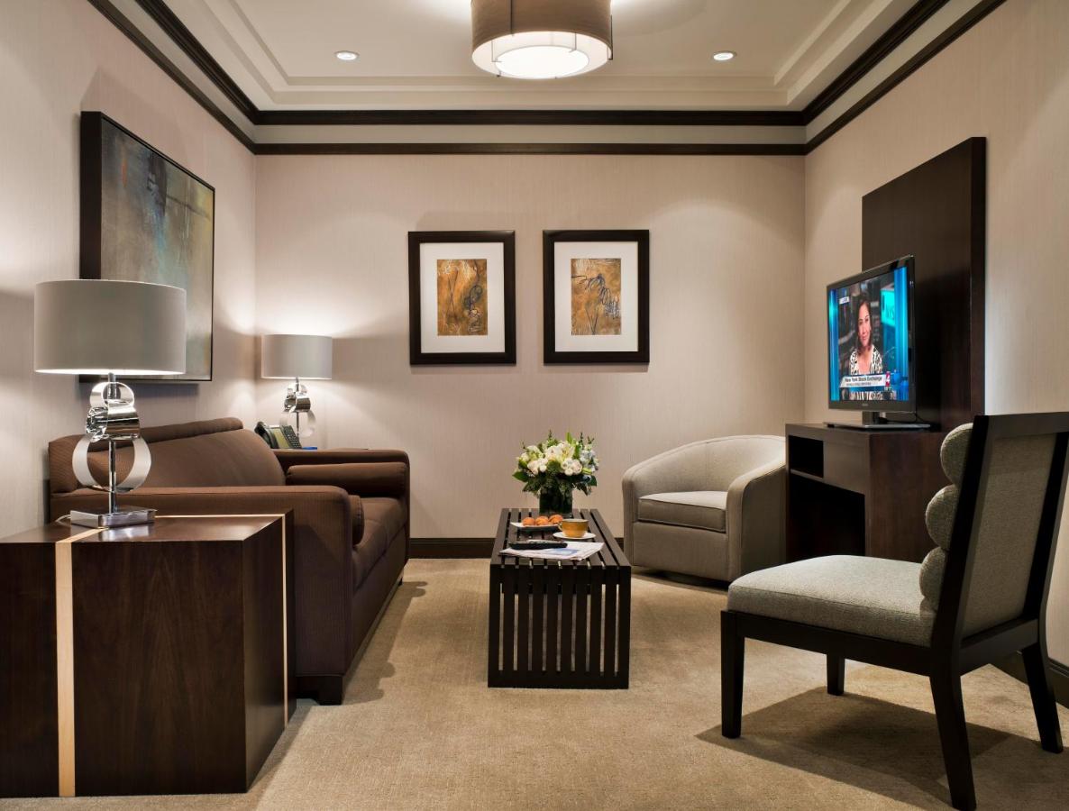 Deluxe King Suite at The Pearl New York