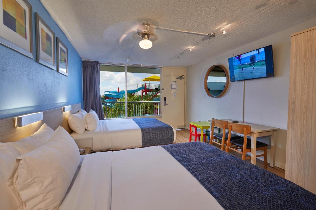 Superior Suite 4 Queen Beds with Jetted Tub, Waterpark View at Ramada by Wyndham Hotel & Water Park