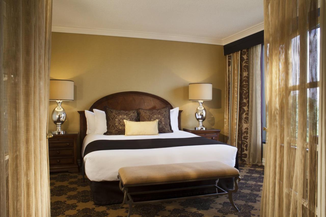 Galleria Suite - 1 King Bed at Omni Houston Hotel