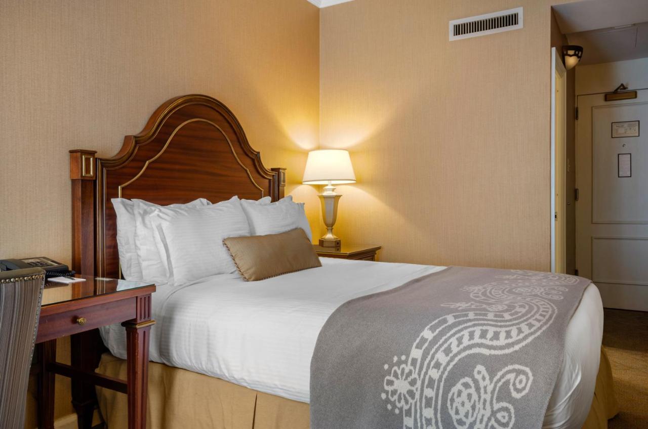 European Petite Queen at Omni Royal Orleans Hotel