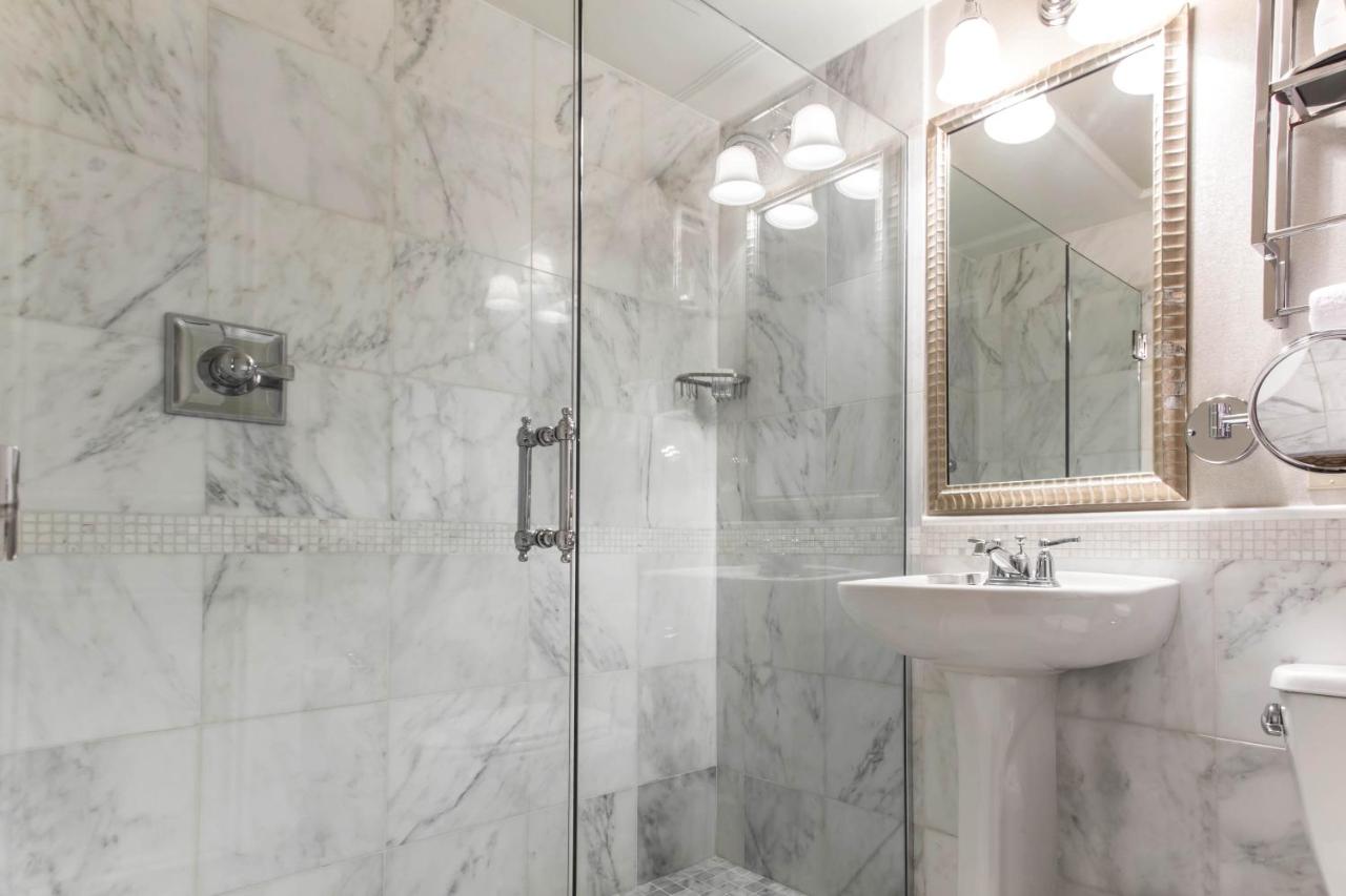 European Petite Queen at Omni Royal Orleans Hotel
