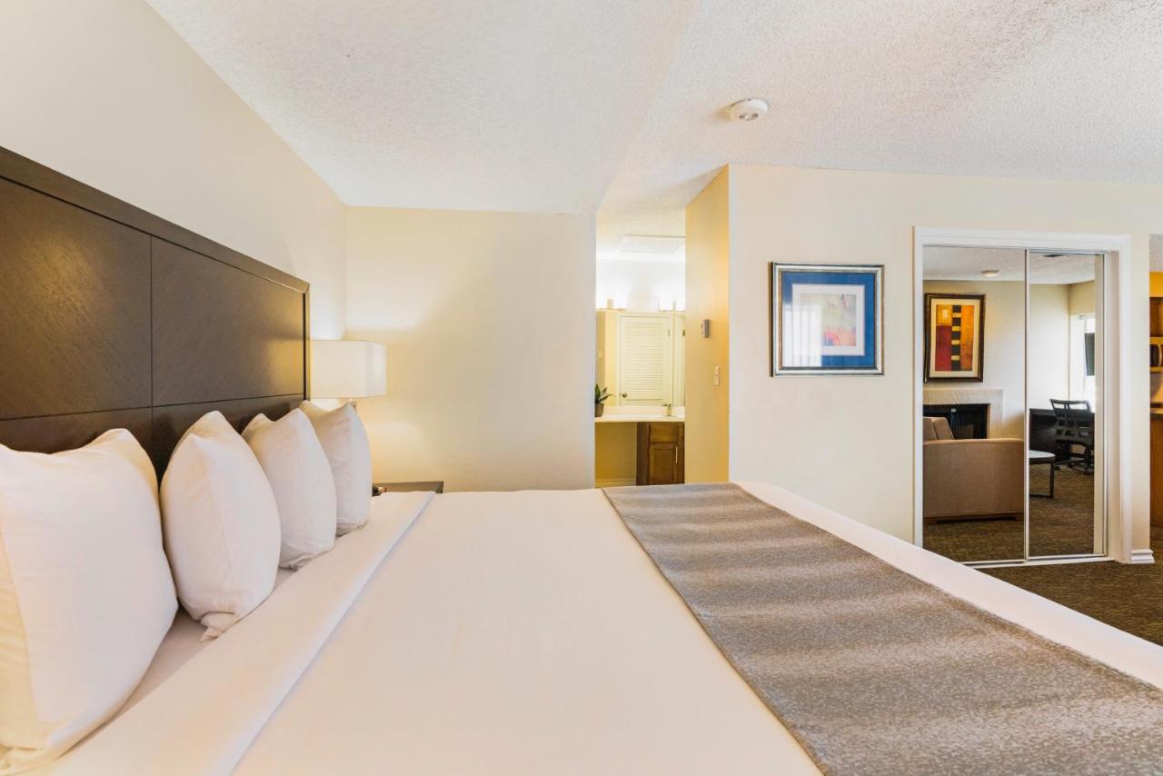 Deluxe King Studio at Chase Suite Hotel El Paso
