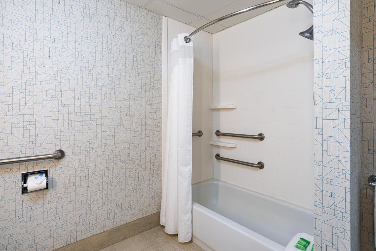 King Room with Hearing Mobility Accessible Tub - Non-Smoking at Holiday Inn Express Hotel & Suites Swansea by IHG