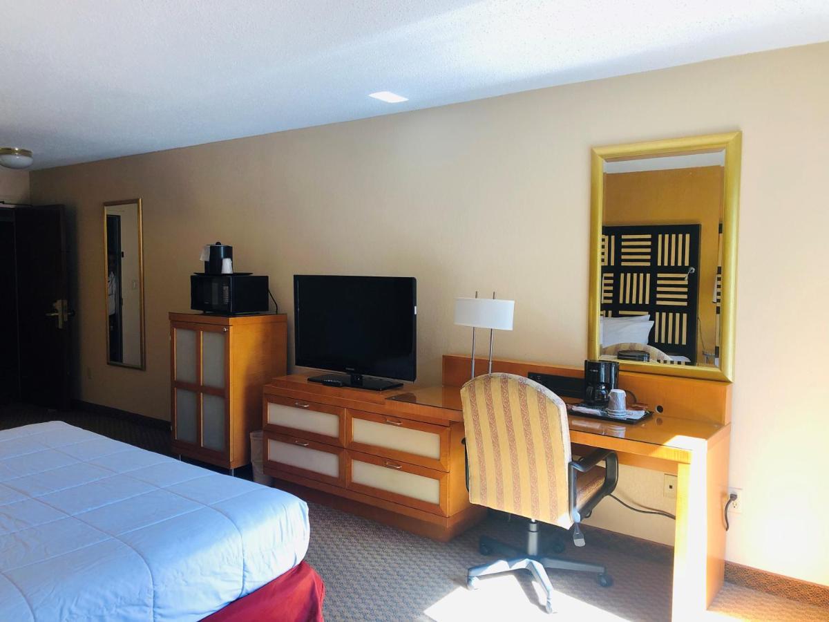 King Room at Hotel M Mount Pocono