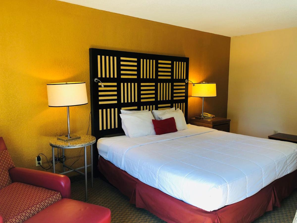 King Room at Hotel M Mount Pocono