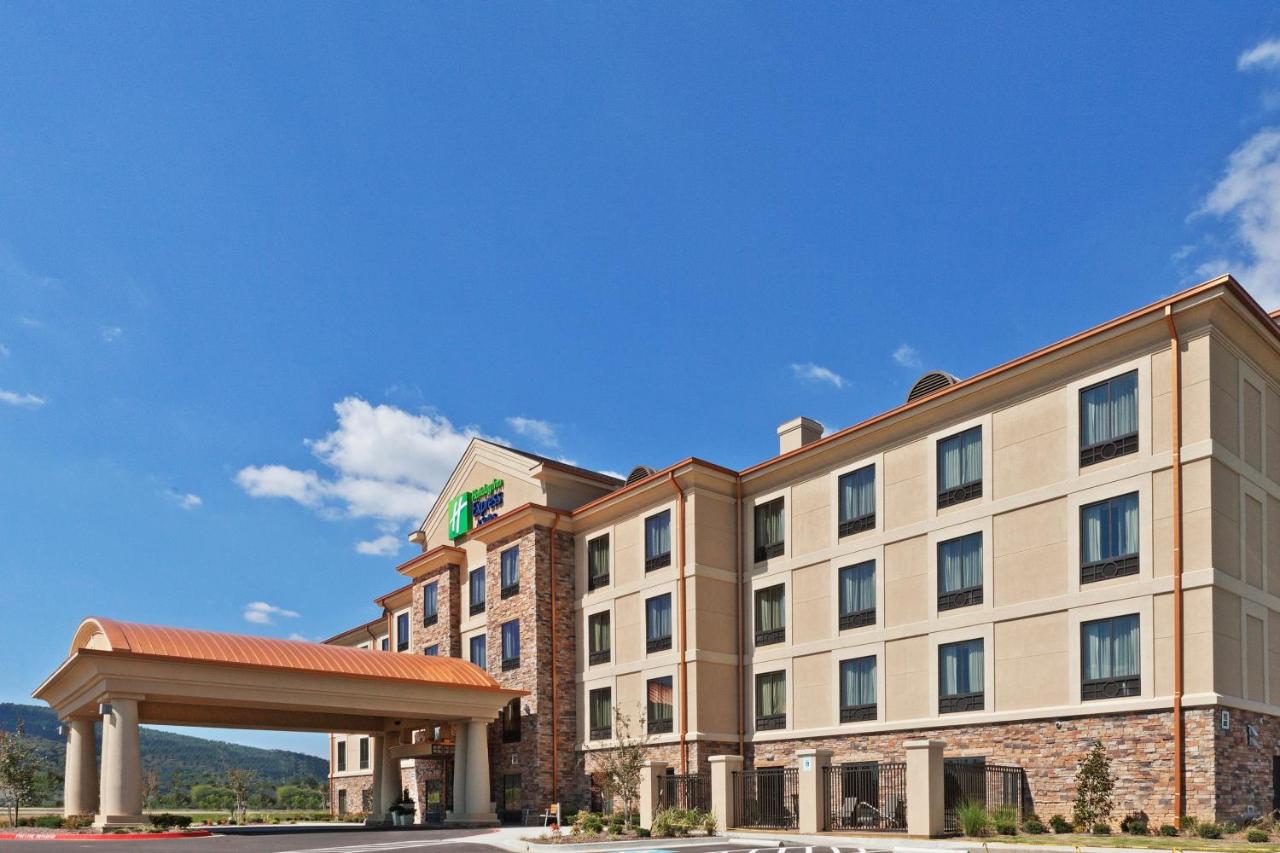  | Holiday Inn Express Hotel & Suites POTEAU