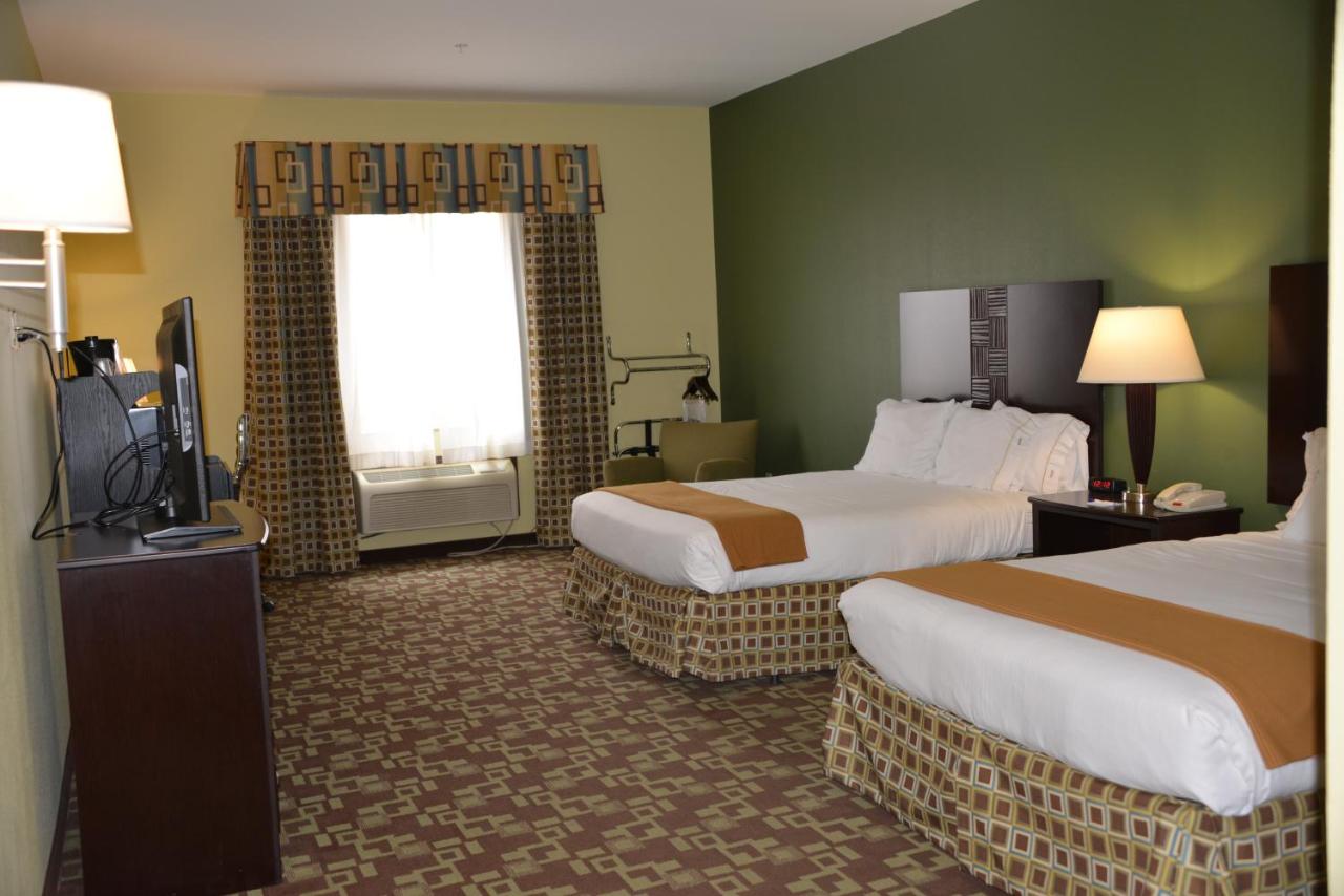 Twin Room - Mobility Access at Holiday Inn Express Hotel & Suites Dumas by IHG