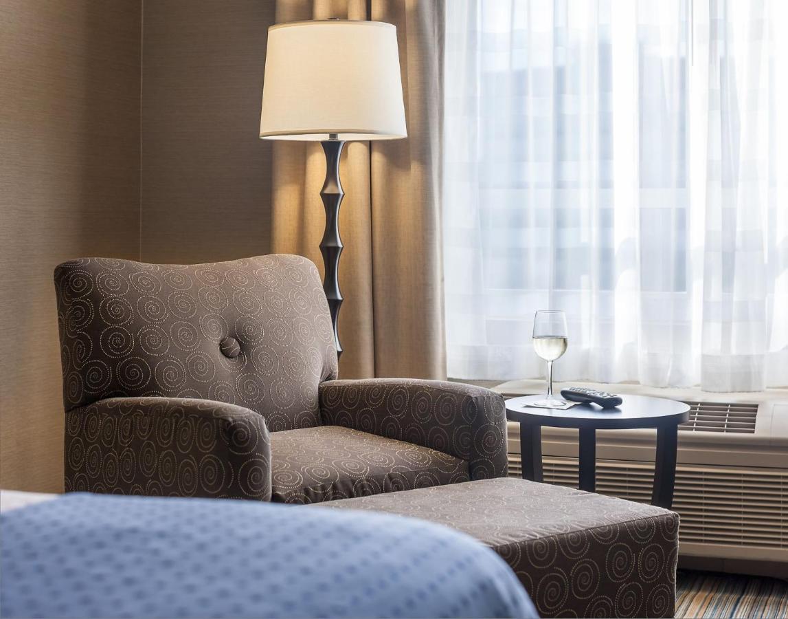 Deluxe Room at Holiday Inn Hartford Downtown Area, an IHG Hotel