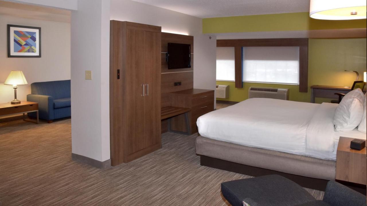Executive King Room - Non-Smoking at Holiday Inn Express Mount Pleasant-Scottdale, an IHG Hotel