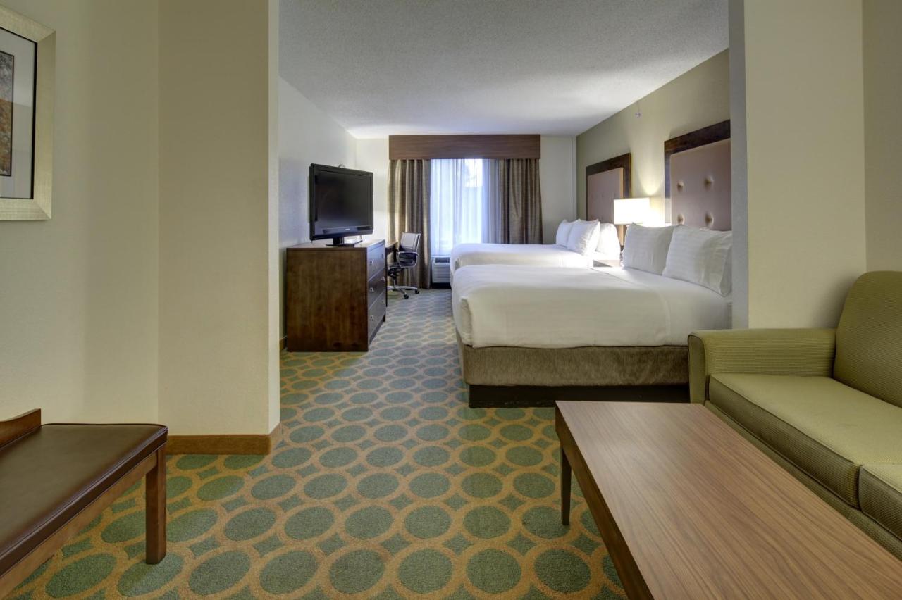 Queen Suite - Non-Smoking at Holiday Inn Express Hotel & Suites Emporia by IHG