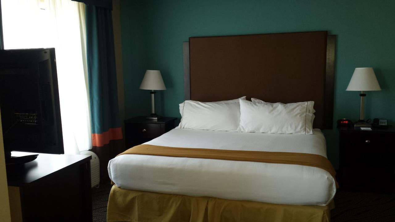  | Holiday Inn Express Havelock NW- New Bern