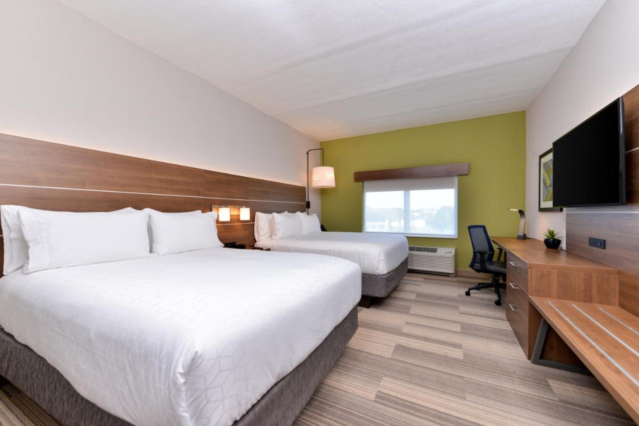 Queen Room with Two Queen Beds- Mobility Access/Non-Smoking at Holiday Inn Express & Suites Alachua - Gainesville Area by IHG