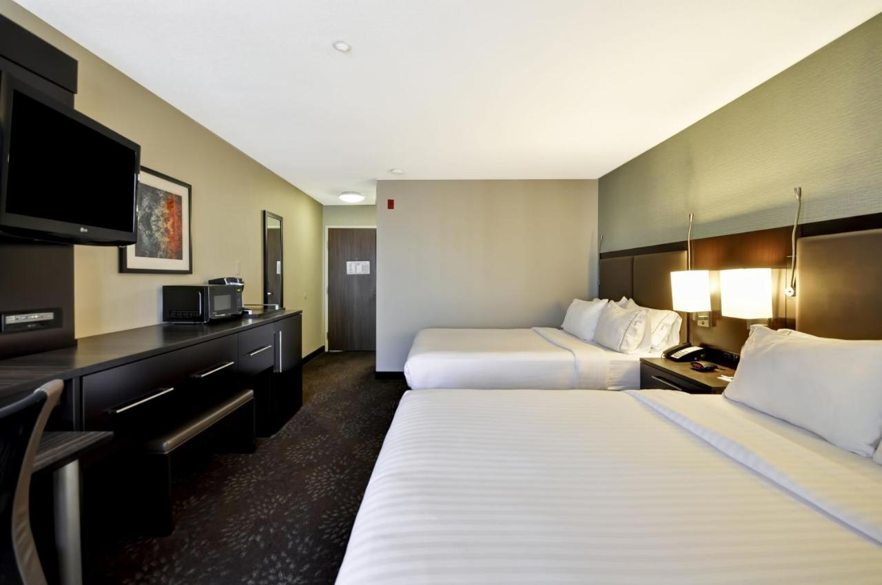 Queen Room with Two Queen Beds - Non-Smoking at Holiday Inn Express Romulus / Detroit Airport by IHG