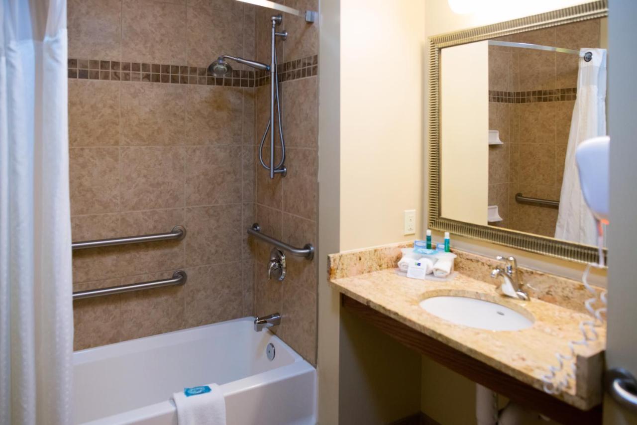 Double room with Two Double Beds - Disability Access Hearing Accessible at Holiday Inn Express Devils Lake by IHG