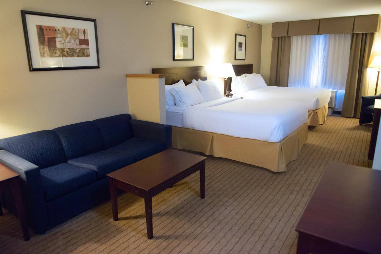 Queen Suite at Holiday Inn Express Devils Lake by IHG