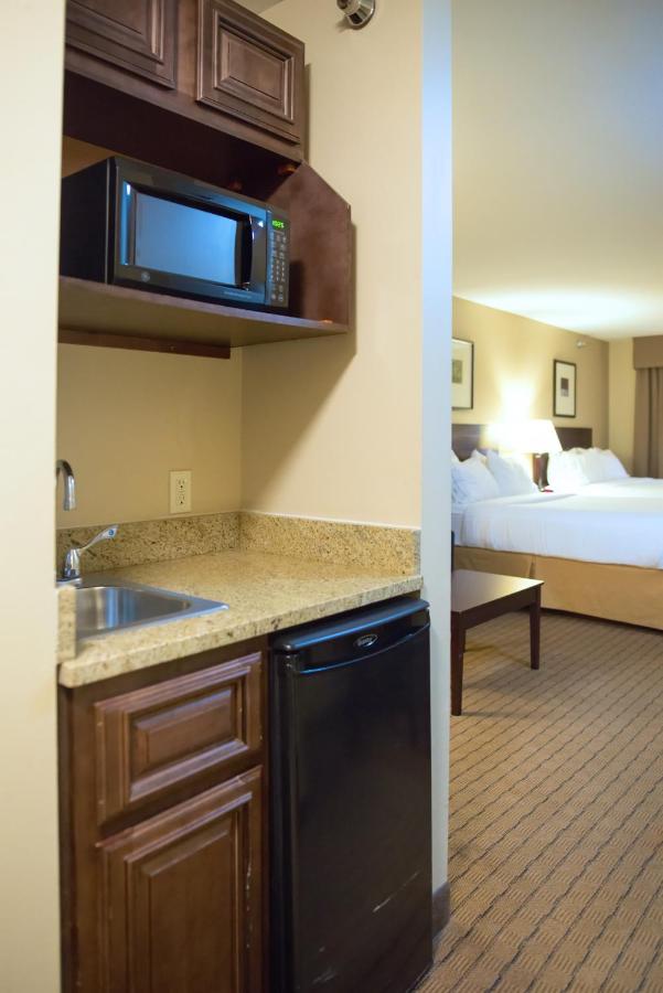 King Suite at Holiday Inn Express Devils Lake by IHG