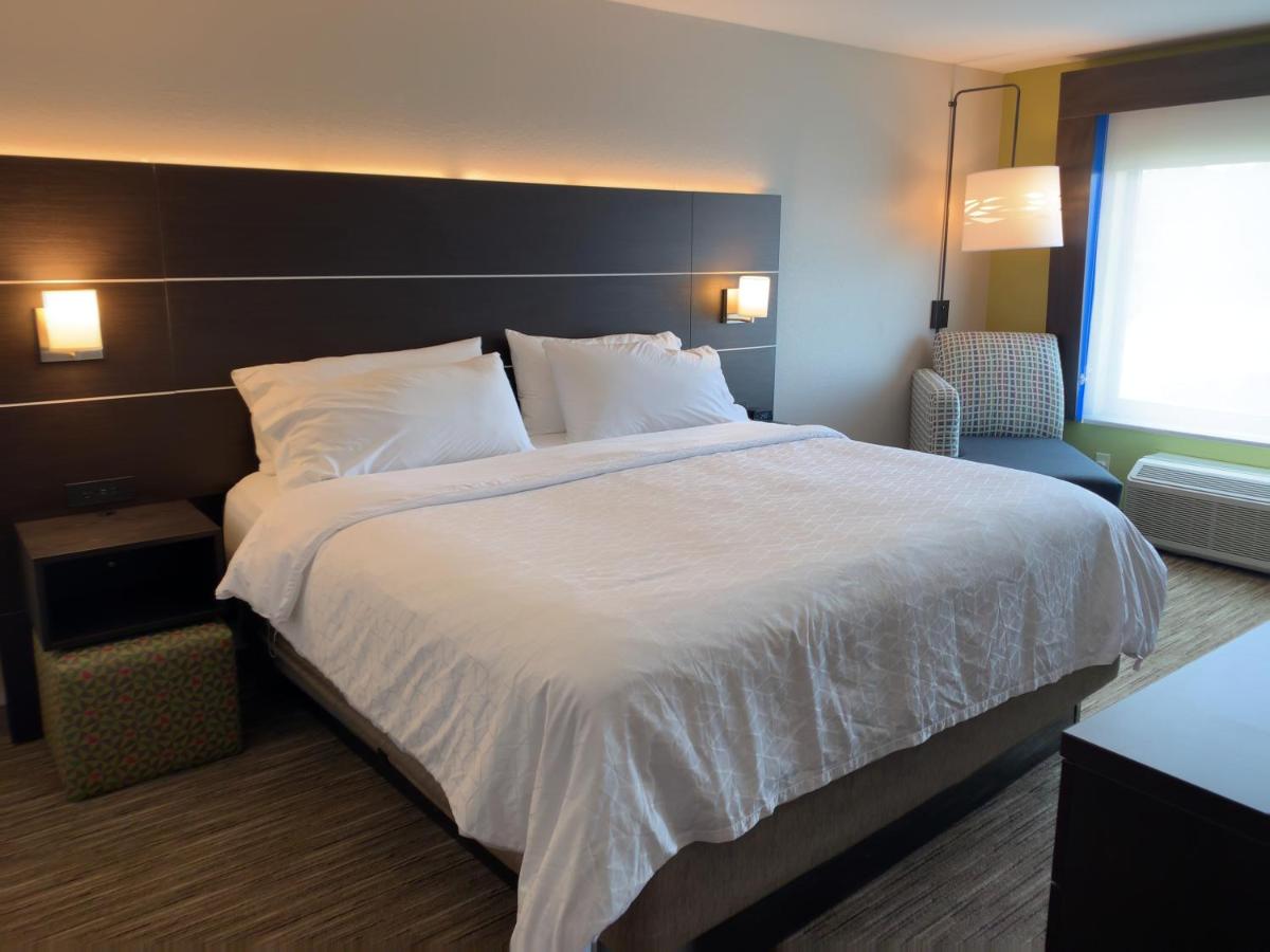 Two-Bedroom Suite at Holiday Inn Express & Suites Exmore - Eastern Shore by IHG