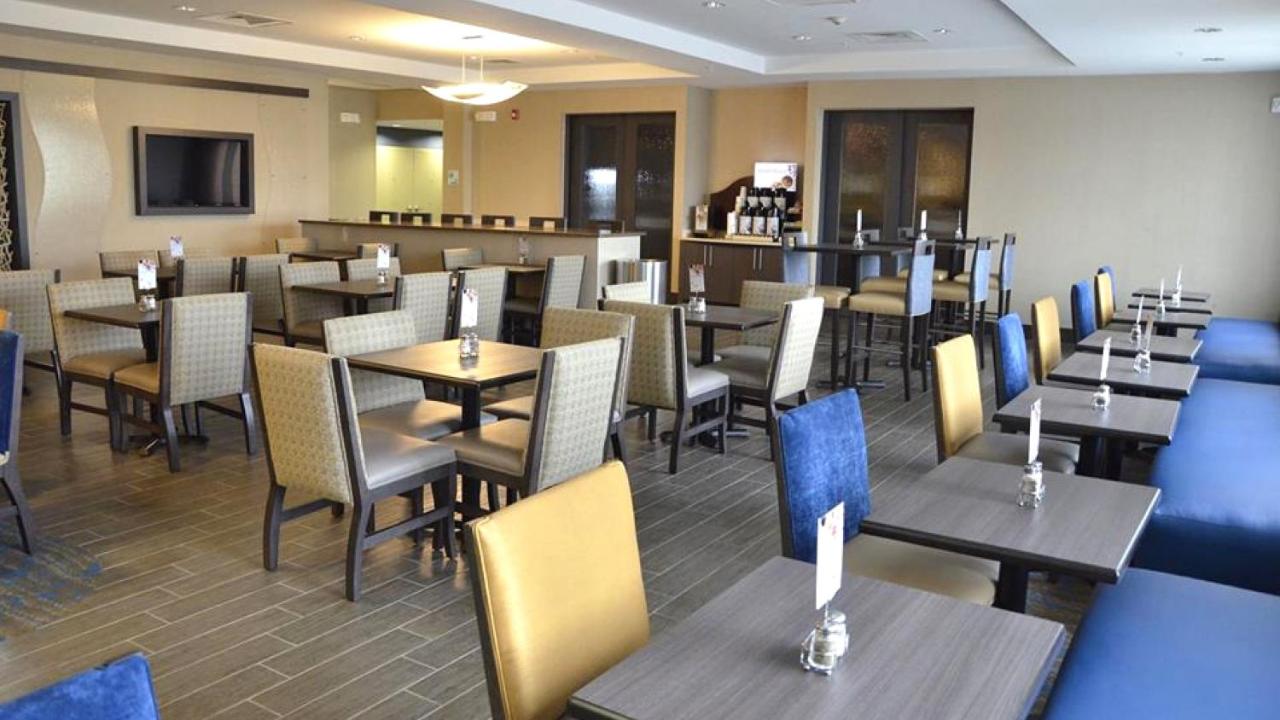  | Holiday Inn Express Hotel & Suites Goldsboro - Base Area