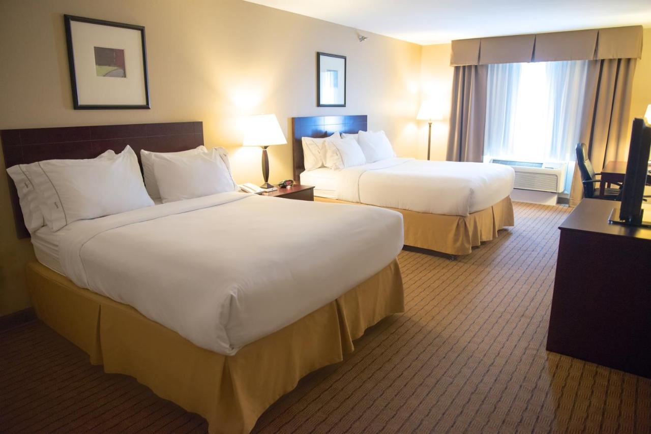 Double room with Two Double Beds - Disability Access Hearing Accessible at Holiday Inn Express Devils Lake by IHG