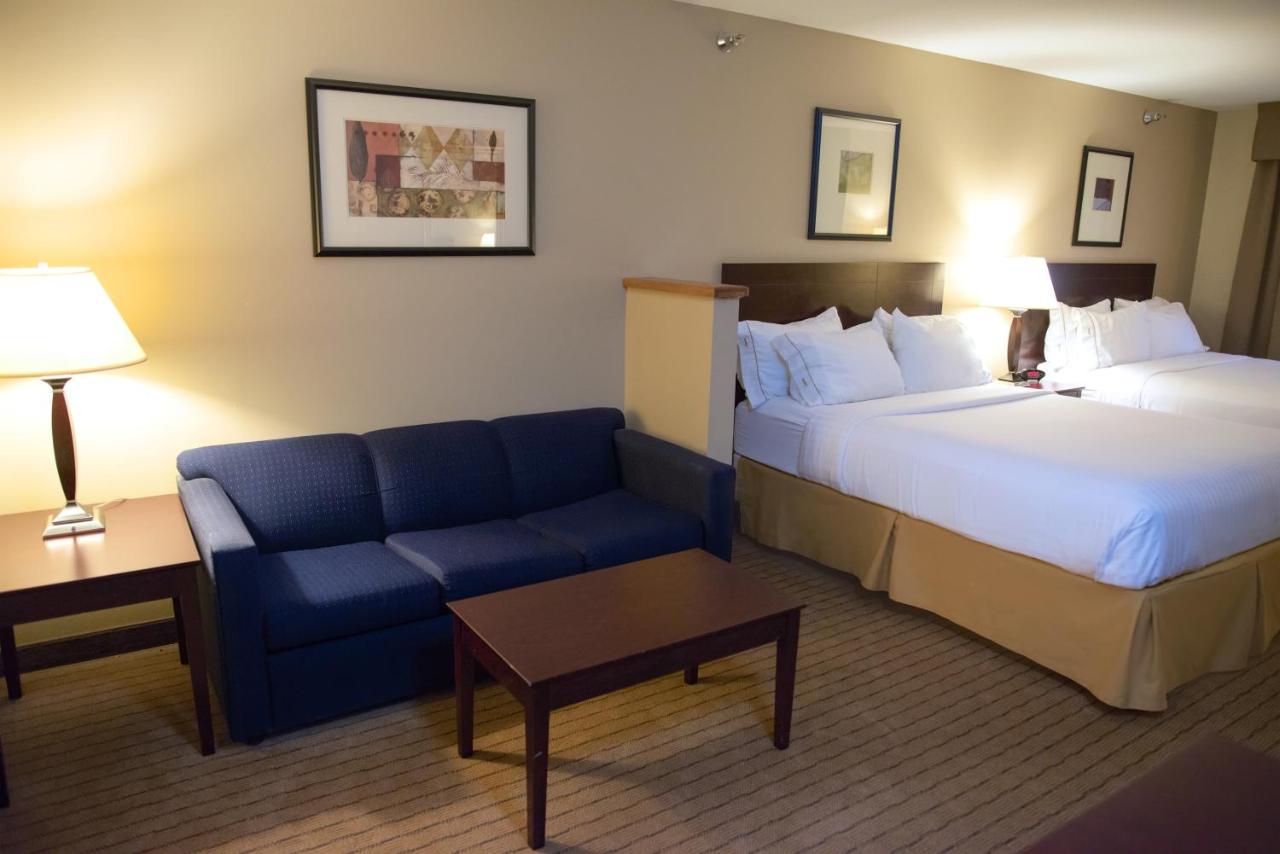 Queen Suite at Holiday Inn Express Devils Lake by IHG