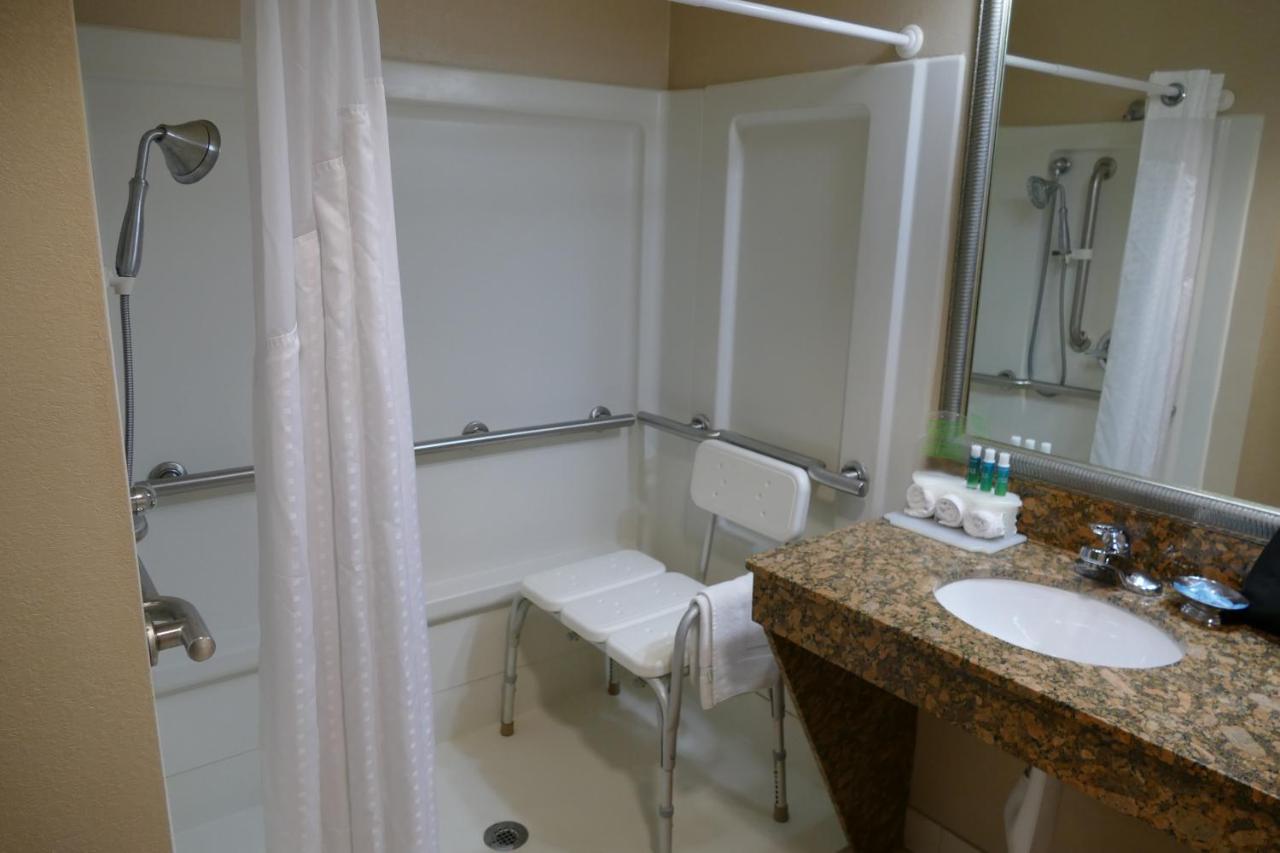King Room - Hearing Accessible Roll in Shower/Non-Smoking at Holiday Inn Express Greensburg by IHG