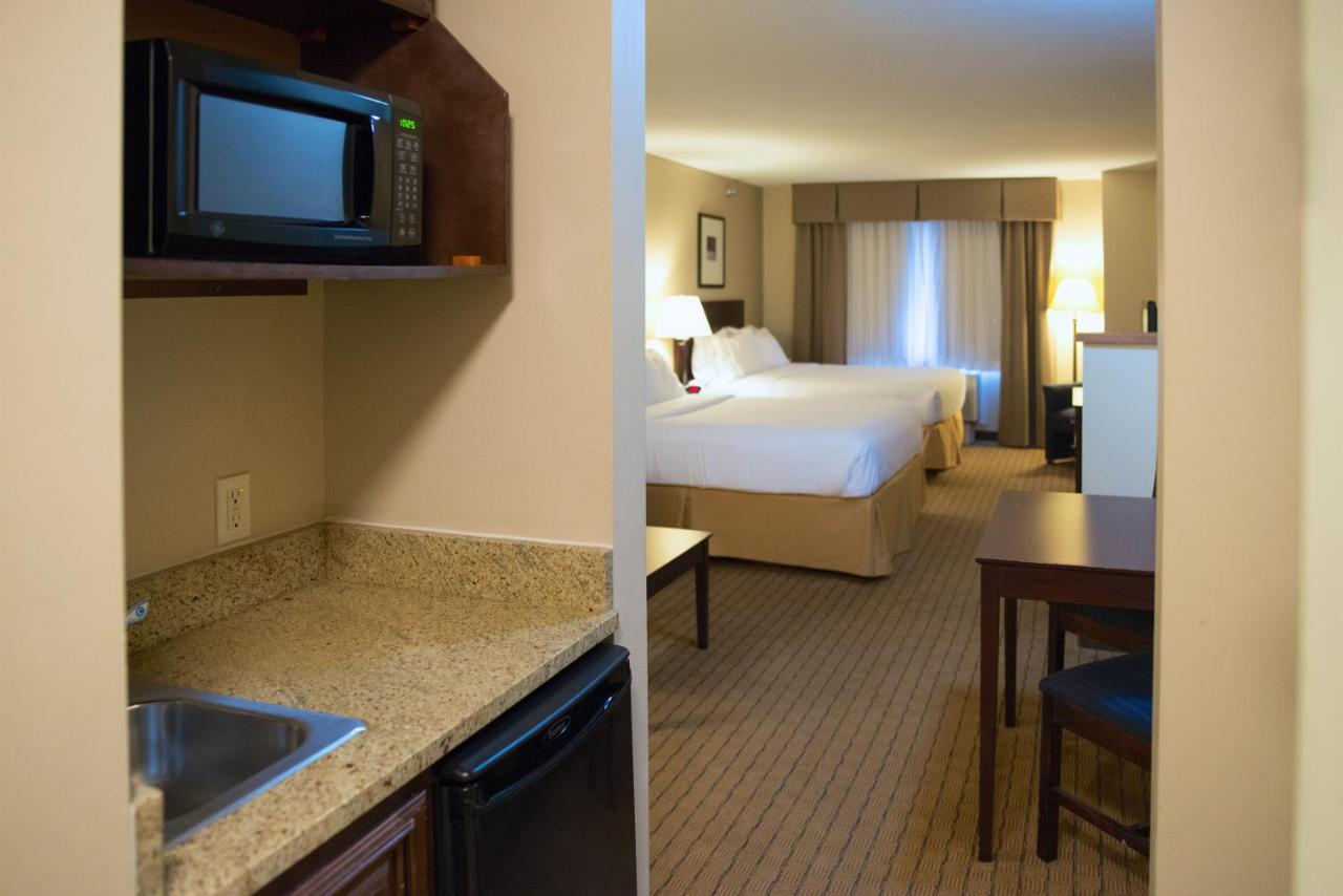 Queen Suite at Holiday Inn Express Devils Lake by IHG