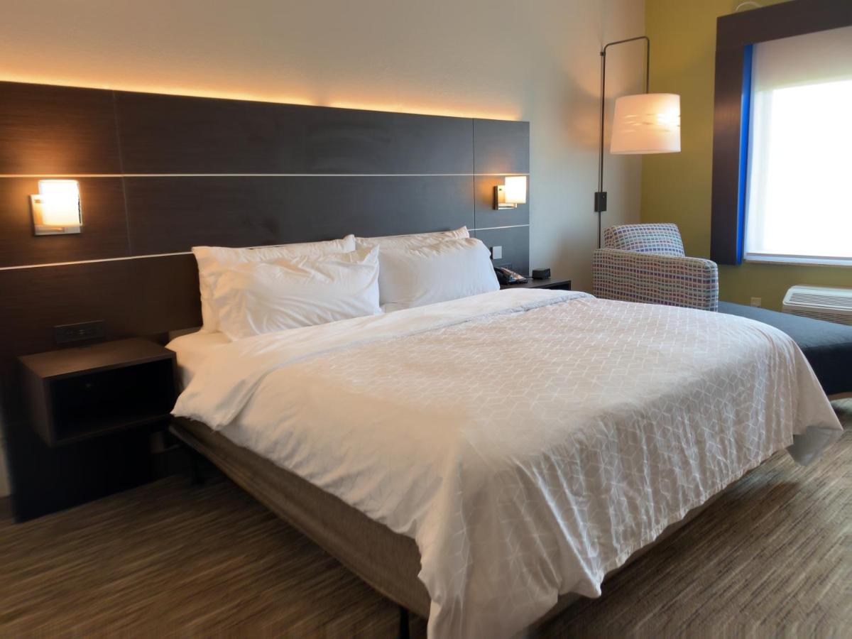 King Room at Holiday Inn Express & Suites Exmore - Eastern Shore by IHG